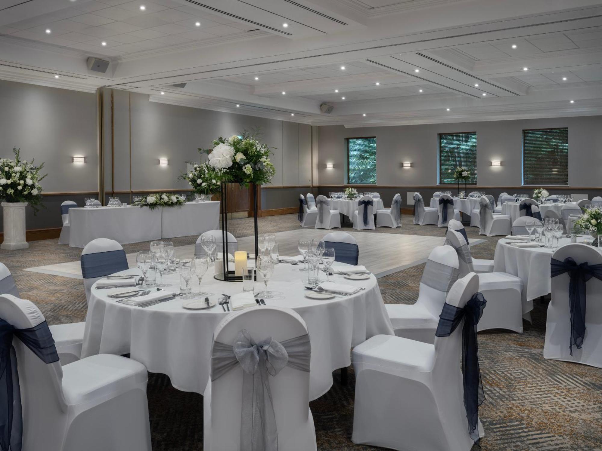 Delta Hotels By Marriott Swindon Exterior photo