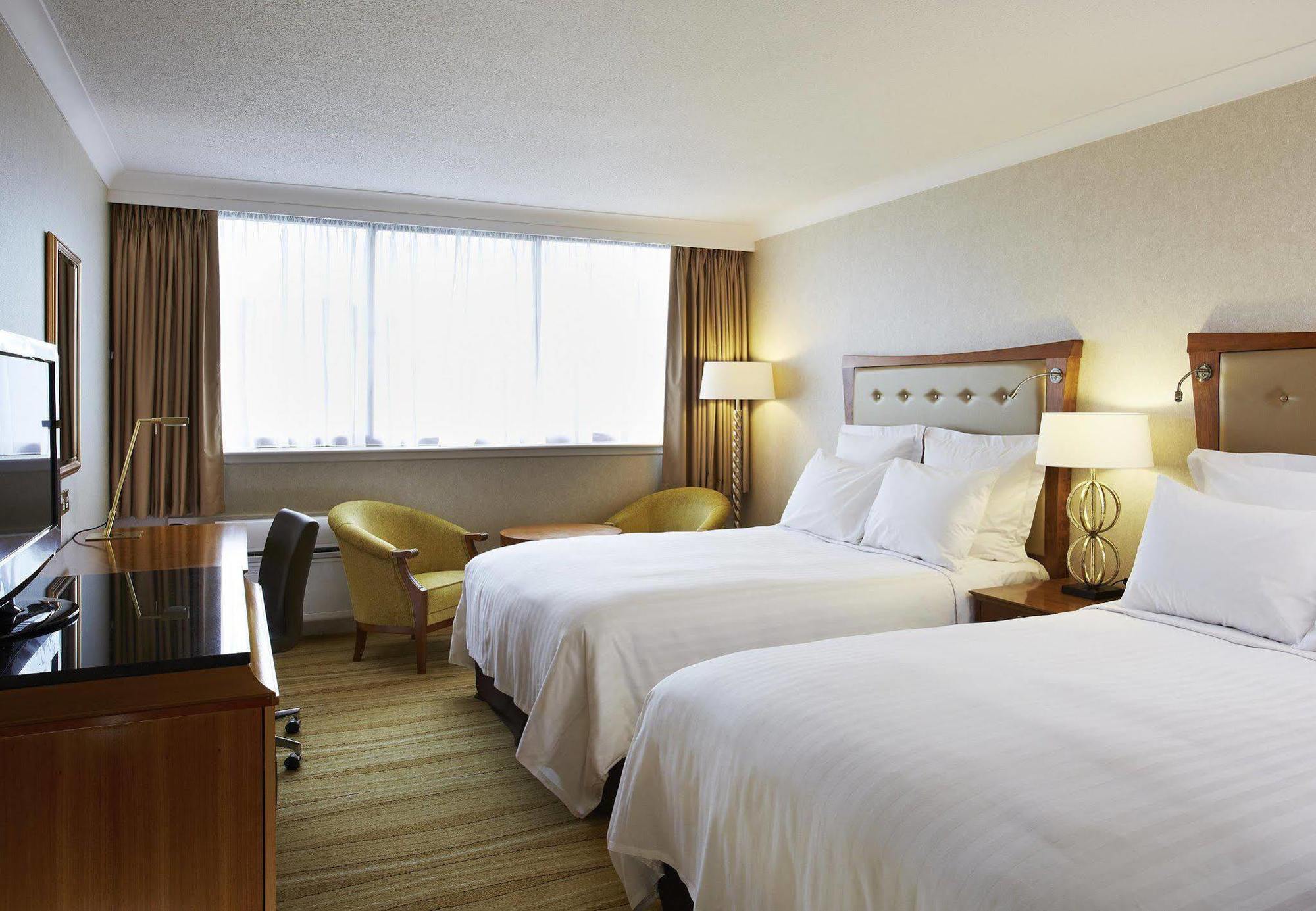 Delta Hotels By Marriott Swindon Exterior photo