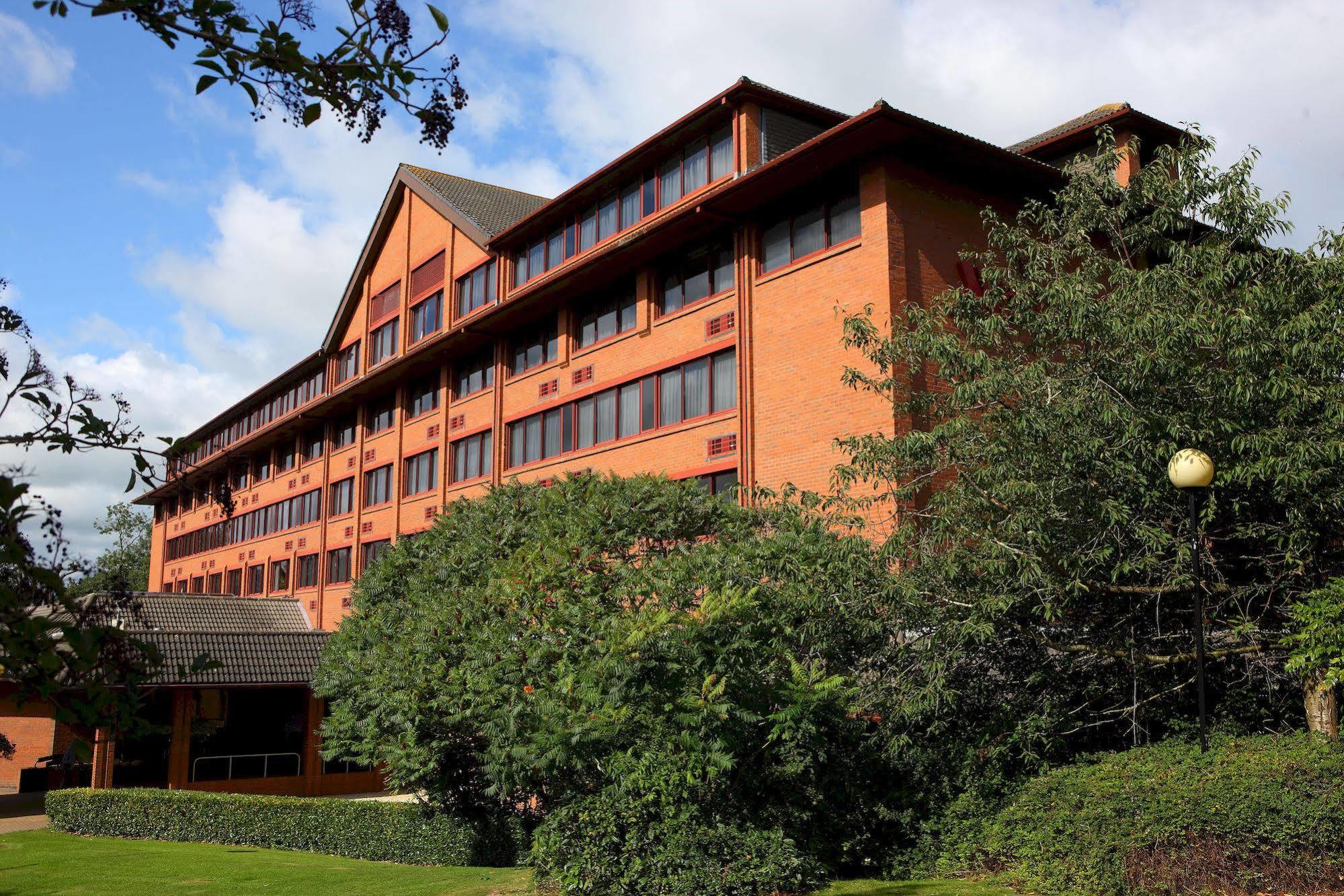 Delta Hotels By Marriott Swindon Exterior photo